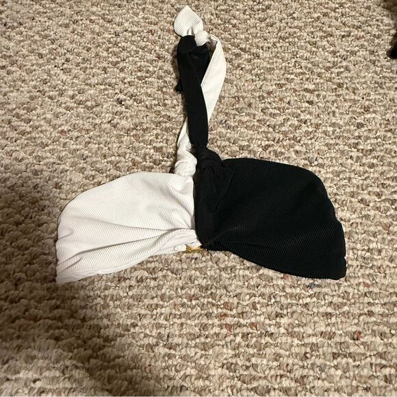 Beach Riot Jessica Bikini Top Black and White Halter Cross- Size Small - Picture 4 of 9